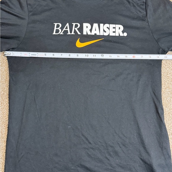 Nike men’s medium the Nike Tee black t- shirt - Picture 5 of 6